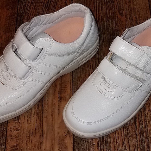 Womens size 7 Wide Dr. COMFORT shoes - Picture 3 of 7